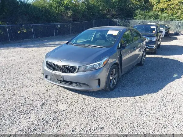 3KPFL4A71JE241949 2018 KIA FORTE - Image 2
