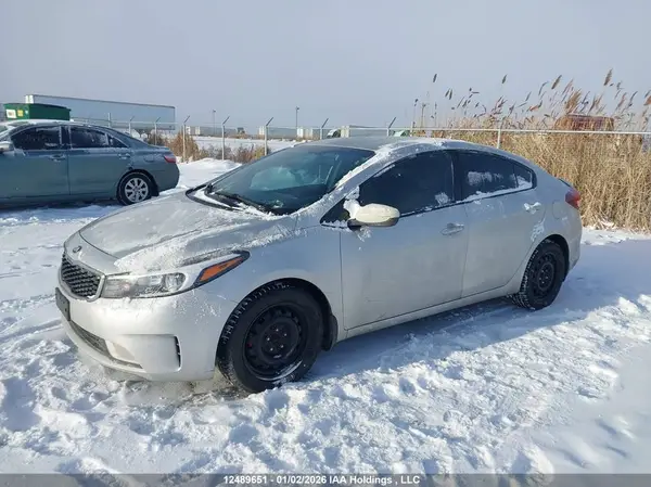 3KPFL4A71JE242521 2018 KIA FORTE - Image 2
