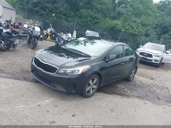 3KPFL4A71JE242616 2018 KIA FORTE - Image 2
