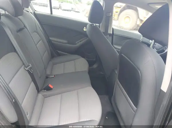 3KPFL4A71JE242616 2018 KIA FORTE - Image 8