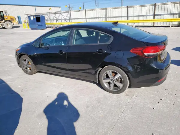 3KPFL4A71JE242728 2018 KIA FORTE - Image 2