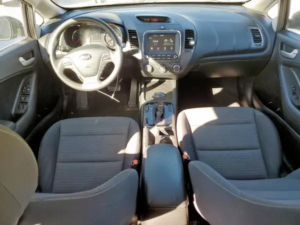 3KPFL4A71JE242728 2018 KIA FORTE - Image 8