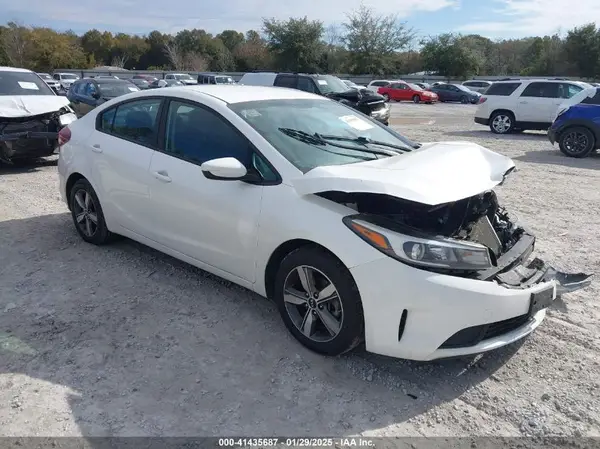 3KPFL4A71JE242793 2018 KIA FORTE - Image 1
