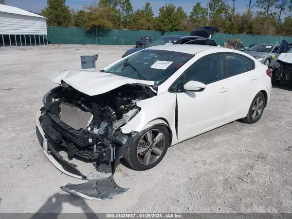 3KPFL4A71JE242793 2018 KIA FORTE - Image 2