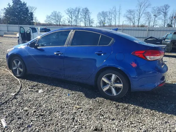 3KPFL4A71JE242955 2018 KIA FORTE - Image 2