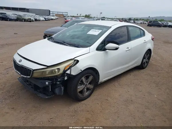 3KPFL4A71JE243619 2018 KIA FORTE - Image 2