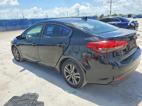 3KPFL4A71JE244110 2018 KIA FORTE - Image 2