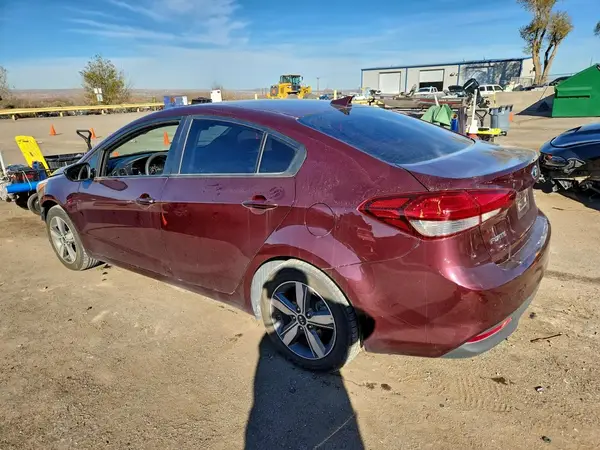 3KPFL4A71JE244768 2018 KIA FORTE - Image 2