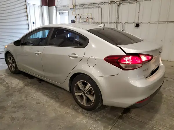 3KPFL4A71JE245368 2018 KIA FORTE - Image 2