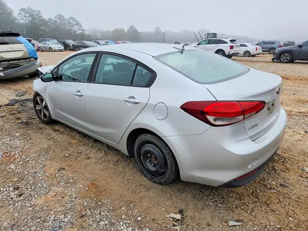 3KPFL4A71JE245645 2018 KIA FORTE - Image 2