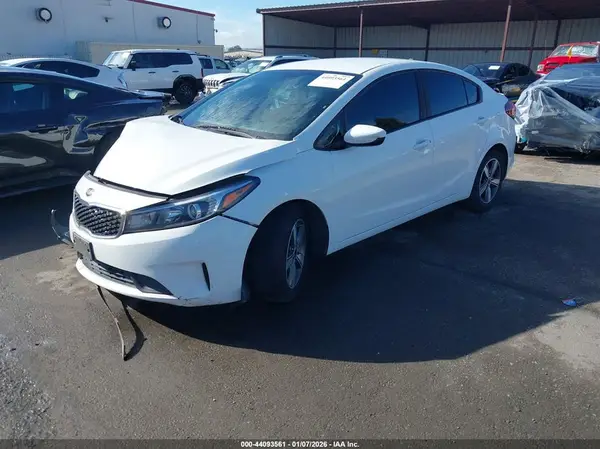 3KPFL4A71JE246794 2018 KIA FORTE - Image 2