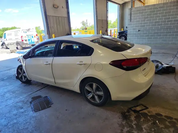 3KPFL4A71JE246813 2018 KIA FORTE - Image 2