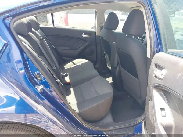 3KPFL4A71JE247413 2018 KIA FORTE - Image 8