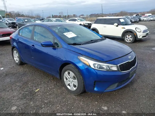 3KPFL4A71JE247749 2018 KIA FORTE - Image 1