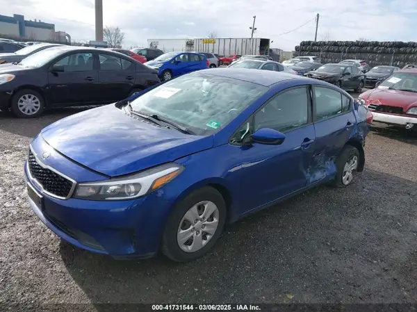 3KPFL4A71JE247749 2018 KIA FORTE - Image 2