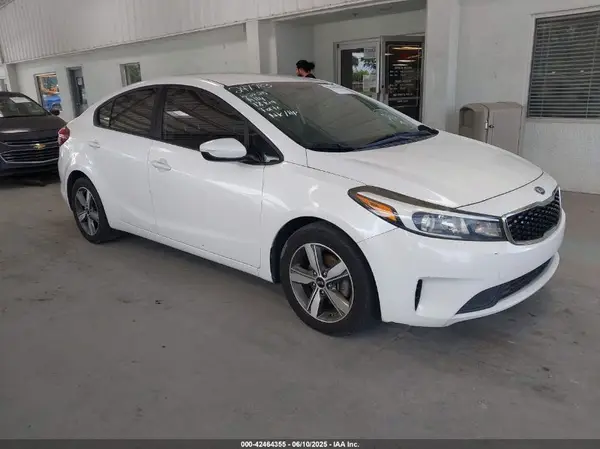 3KPFL4A71JE247783 2018 KIA FORTE - Image 1