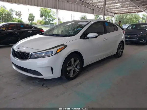 3KPFL4A71JE247783 2018 KIA FORTE - Image 2