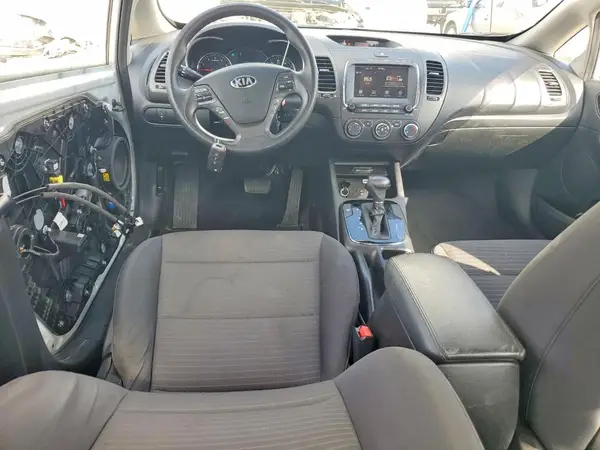 3KPFL4A71JE248075 2018 KIA FORTE - Image 8