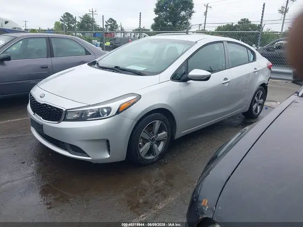 3KPFL4A71JE248318 2018 KIA FORTE - Image 2