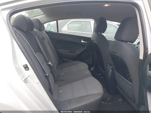 3KPFL4A71JE248318 2018 KIA FORTE - Image 8