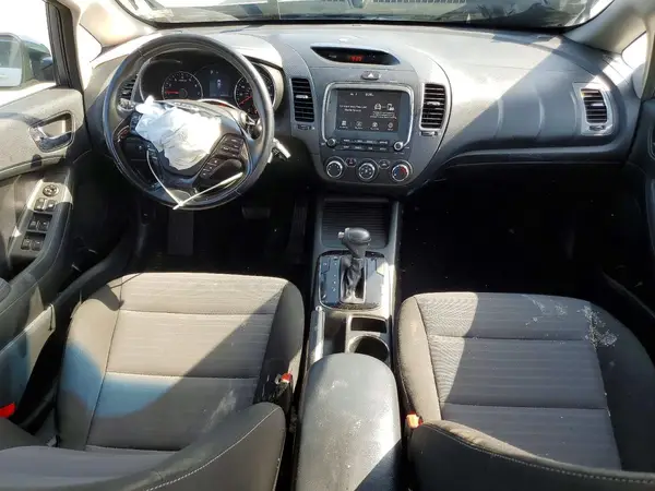 3KPFL4A71JE250926 2018 KIA FORTE - Image 8