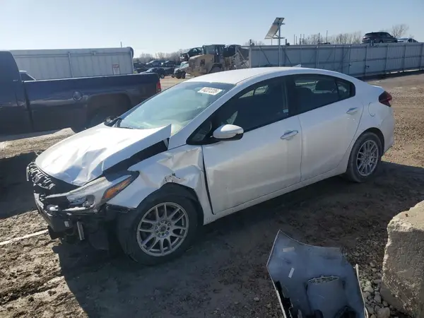 3KPFL4A71JE253292 2018 KIA FORTE - Image 1