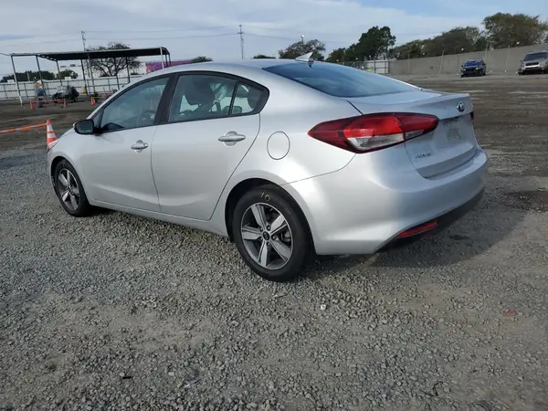 3KPFL4A71JE255673 2018 KIA FORTE - Image 2