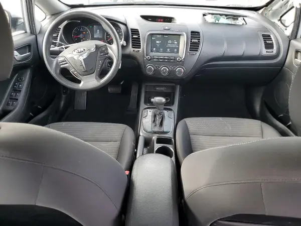 3KPFL4A71JE255673 2018 KIA FORTE - Image 8