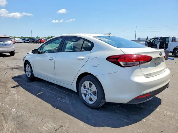 3KPFL4A71JE256077 2018 KIA FORTE - Image 2