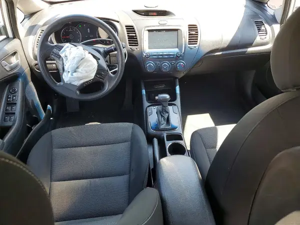 3KPFL4A71JE256077 2018 KIA FORTE - Image 8