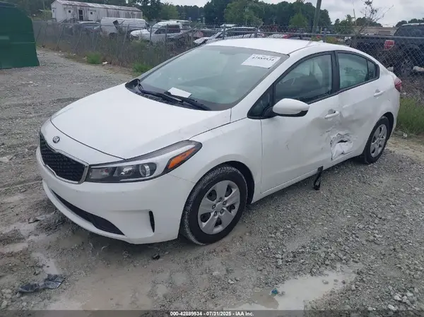 3KPFL4A71JE257004 2018 KIA FORTE - Image 2