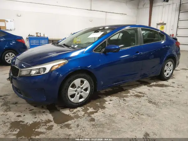3KPFL4A71JE261800 2018 KIA FORTE - Image 2