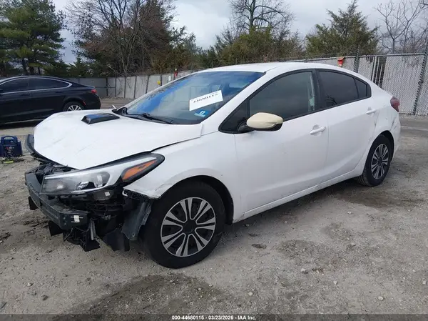 3KPFL4A71JE262431 2018 KIA FORTE - Image 2