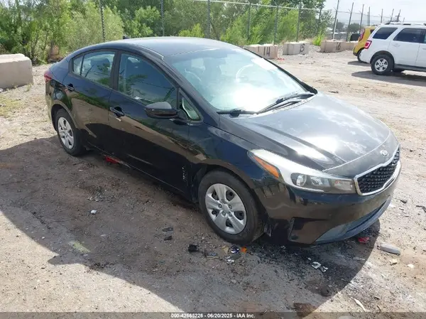 3KPFL4A71JE263059 2018 KIA FORTE - Image 1