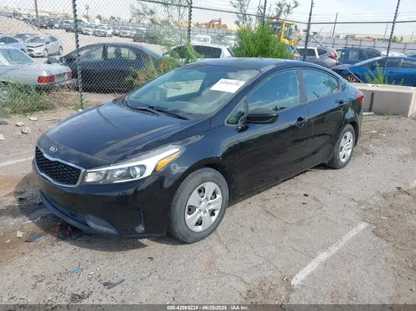 3KPFL4A71JE263059 2018 KIA FORTE - Image 2