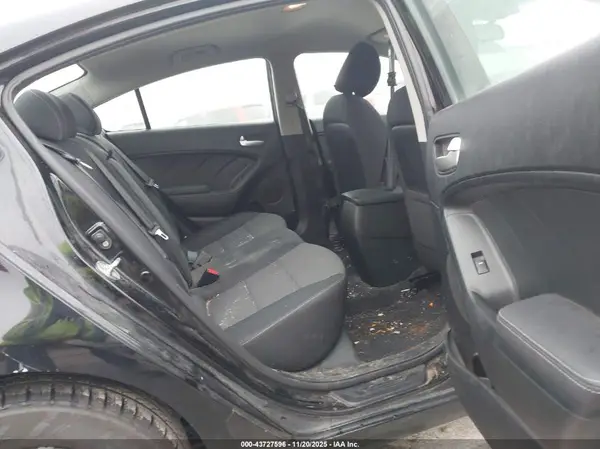 3KPFL4A71JE263076 2018 KIA FORTE - Image 8