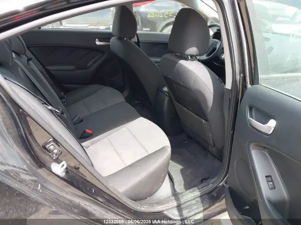 3KPFL4A71JE263160 2018 KIA FORTE - Image 8