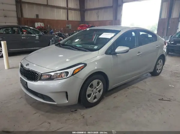 3KPFL4A71JE263272 2018 KIA FORTE - Image 2