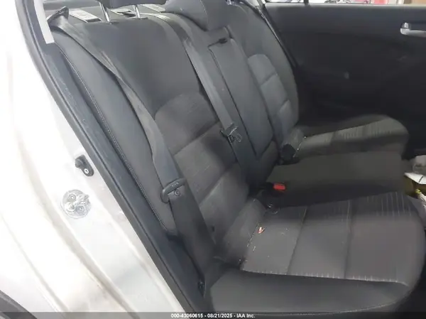3KPFL4A71JE263272 2018 KIA FORTE - Image 8