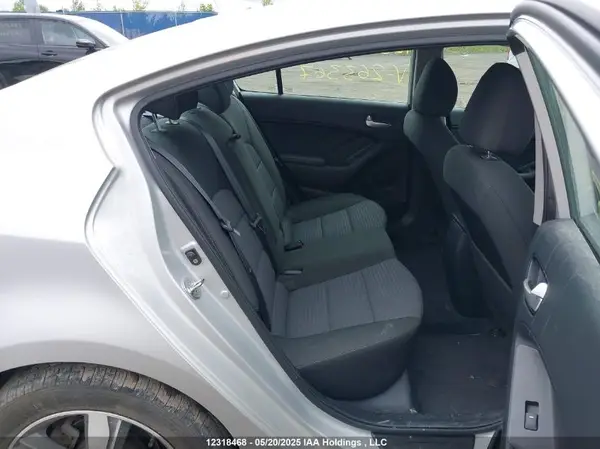 3KPFL4A71JE263367 2018 KIA FORTE - Image 8