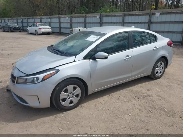 3KPFL4A71JE271078 2018 KIA FORTE - Image 2