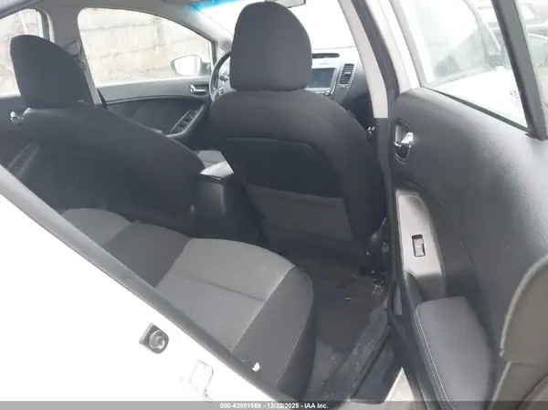 3KPFL4A71JE272201 2018 KIA FORTE - Image 8