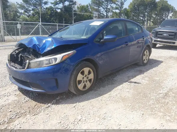 3KPFL4A71JE273199 2018 KIA FORTE - Image 2
