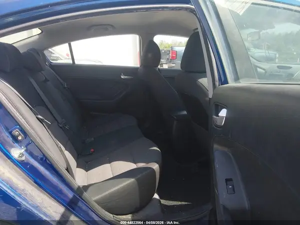 3KPFL4A71JE273199 2018 KIA FORTE - Image 8