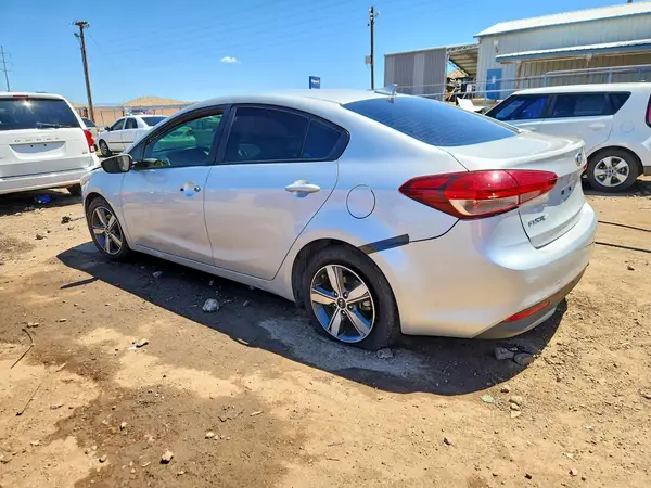 3KPFL4A71JE274031 2018 KIA FORTE - Image 2