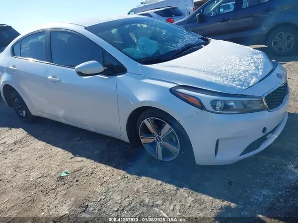3KPFL4A71JE274322 2018 KIA FORTE - Image 1