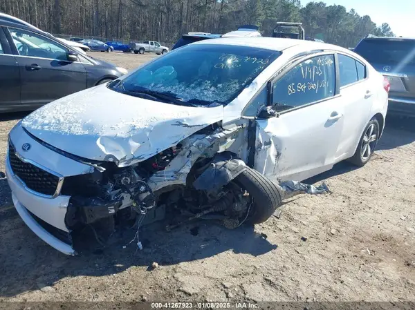 3KPFL4A71JE274322 2018 KIA FORTE - Image 2