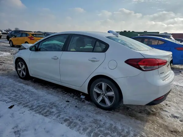 3KPFL4A71JE274417 2018 KIA FORTE - Image 2