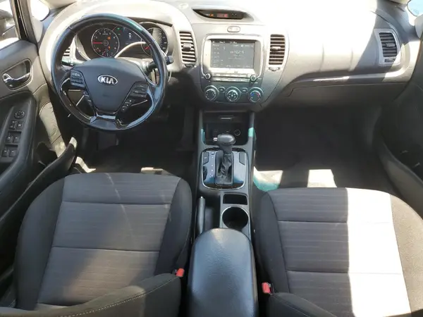 3KPFL4A71JE275390 2018 KIA FORTE - Image 8