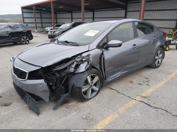 3KPFL4A71JE279892 2018 KIA FORTE - Image 2